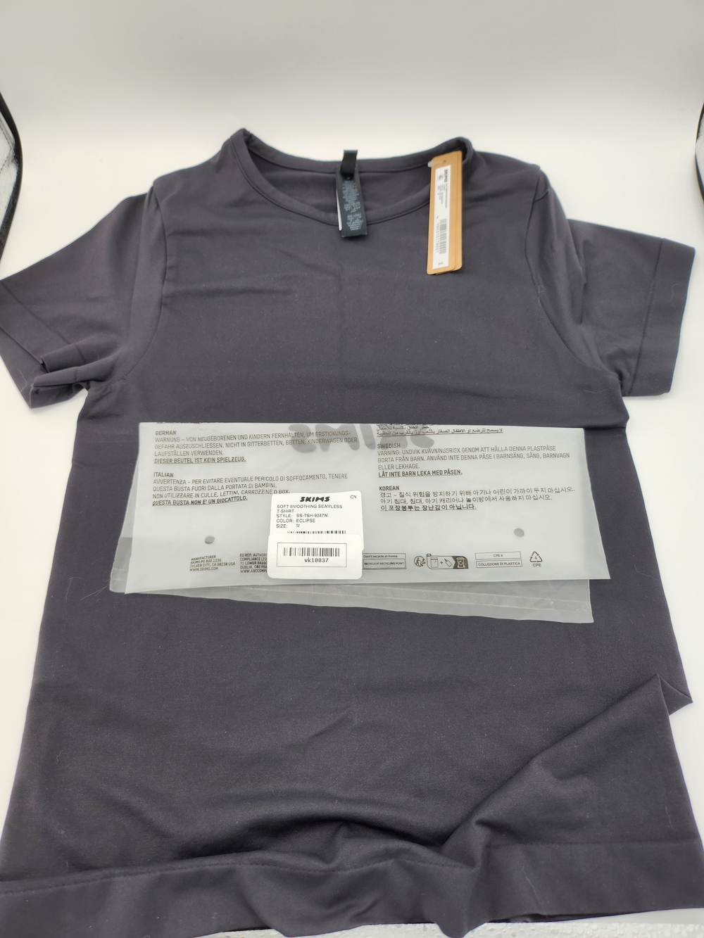 SKIMS Seemless Smoothing Tee Black Size: Med NWT